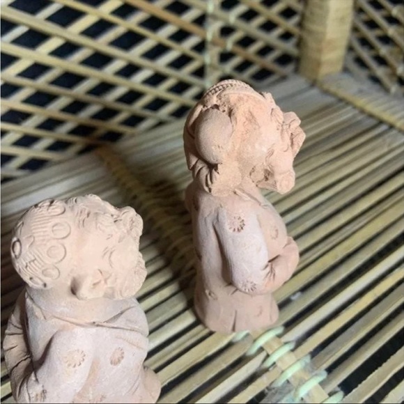 Handmade pottery men signed by artist - Picture 7 of 7